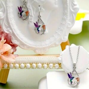 NWT Hummingbird Necklace and Earrings Set